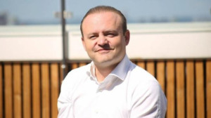 Вице-спикер Госдумы предложил внедрить в мобильные приложения такси опцию “отказа от водителя-мигранта”.