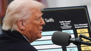 Доллар упал из-за импортных пошлин Трампа, падают акции США и биткоин.