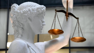15-летнего подростка из Казани, который нарисовал граффити с изображением Навального, приговорили к году ограничения свободы.