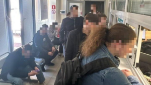 Студентам РЭУ им. Плеханова были заблокированы пропуски в вуз из-за неявки в военкомат.