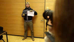 На щеке был вырезан свастика. Российского неонациста приговорили к пожизненному заключению в Финляндии.