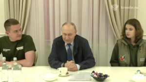 Путин посетил Курскую область впервые после того, как регион был полностью освобожден от ВСУ.