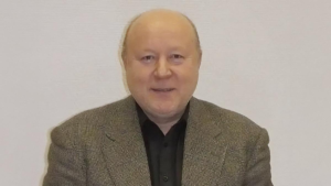 Бывший профессор МГУ покончил с собой после того, как передал мошенникам более 50 миллионов рублей.