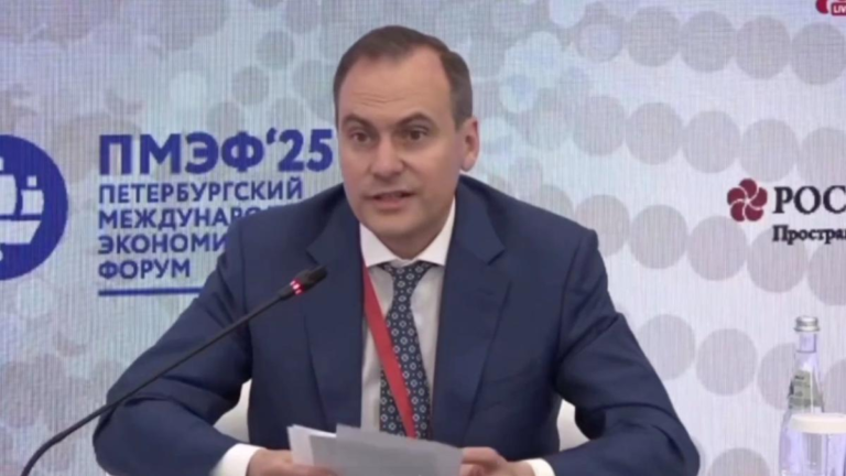 “Потому что школа — почти поздно”: руководитель Мордовии сообщил, что в республике девочек готовят к материнству с трех лет.