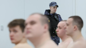 “В военкомате возмутились тем, что у них забирают военнообязанного”. Весенний призыв на пике. Рассказы москвичей, которым удалось избежать отправки в армию даже после задержания полицией.