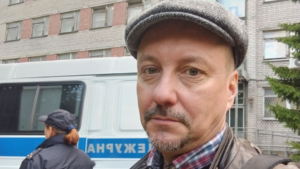 Главного редактора издательства “Черный квадрат” допрашивали в архангельском центре “Э” три часа, после чего изъяли 139 книг “на экспертизу”.