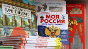 Two worlds plus three wars. Арифметика книжного фестиваля “Красная площадь”, который прошел в самом центре столицы с 4 по 7 июня.