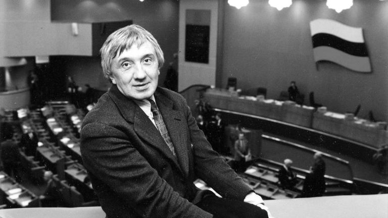 “Как здорово, что не нужно кланяться”. Юрию Щекочихину исполнилось 75 лет.