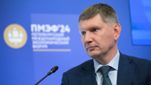 “На грани, а не упадем?” Банк России и Минэкономразвития поспорили, насколько экономика России приближается к рецессии.