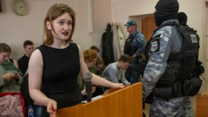 Дарью Козыреву оштрафовали за “дискредитацию” армии в итоговом слове на суде по делу о “дискредитации” армии.
