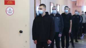 Больной — значит, годный. Министерство обороны пересматривает медицинские стандарты: с психическими расстройствами, сифилисом и без ушей — на службу.