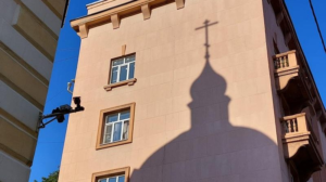 Бога нет в доме. В Госдуму внесен закон, запрещающий проведение религиозных служб в жилых домах. Какие конфессии это затронет?