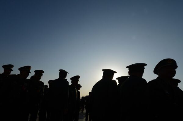 Китайские военные хранили молчание во время чистки своего руководства