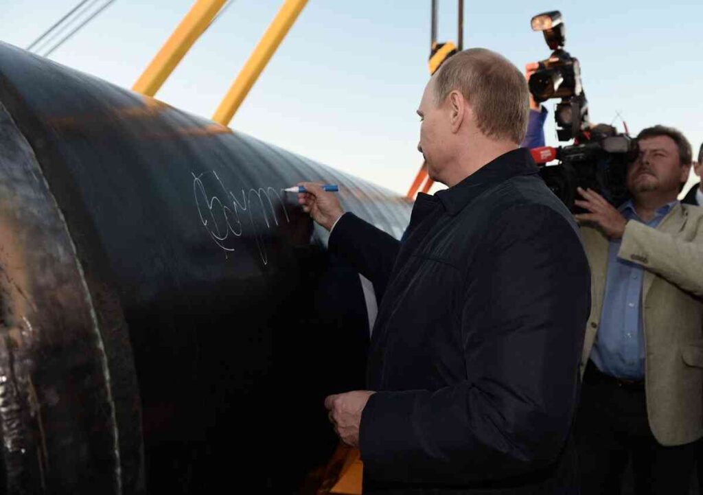 Путин покидает Пекин на фоне зашедших в тупик переговоров по проекту китайско-российского газопровода.