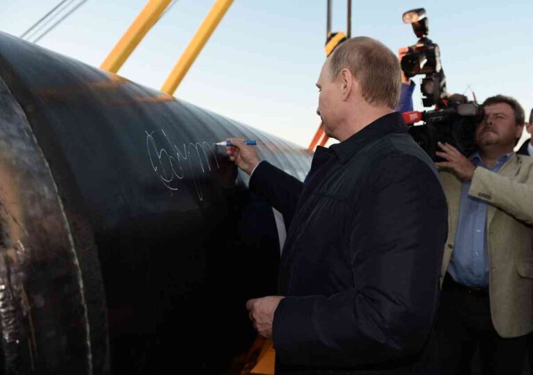 Путин покидает Пекин на фоне зашедших в тупик переговоров по проекту китайско-российского газопровода.