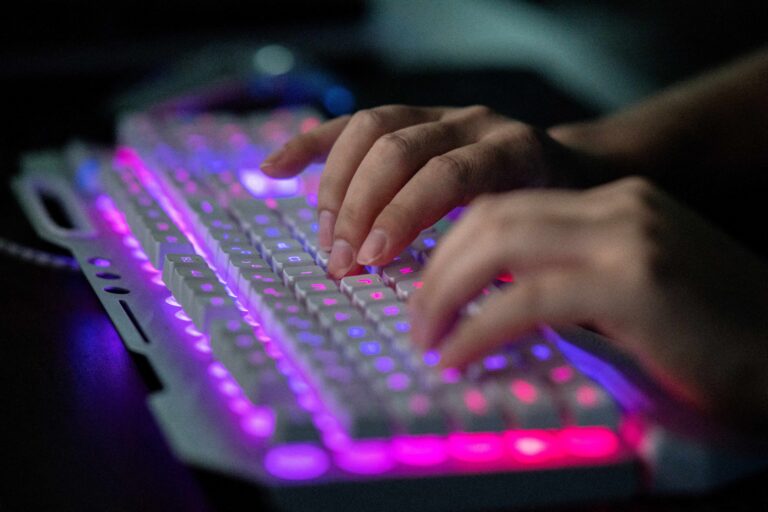 Операция «Бумажная стена» КПК включает в себя создание фальшивых СМИ для проникновения в 30 стран.