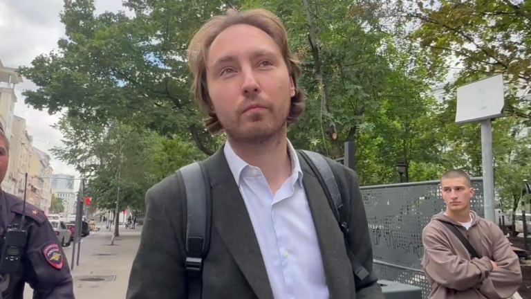 “Яблоку” поступило 8000 новых запросов на вступление после скандального исключения с федеральных выборов. Это вдвое больше, чем текущее количество членов партии – их сейчас 4000.