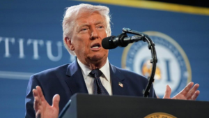 Трамп назвал визит главы ЦРУ в Россию обычным, но признал, что он “может привести к чему-то”.