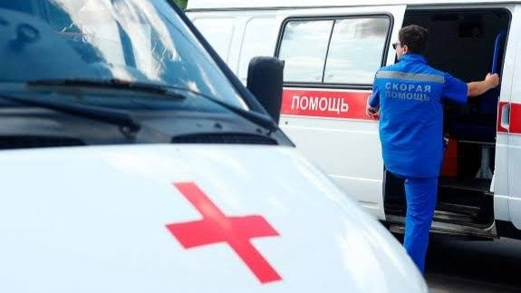 После взрыва автомобиля в Петербурге СК возбудил уголовное дело. По сообщениям СМИ, за рулем мог находиться высокопоставленный военный.
