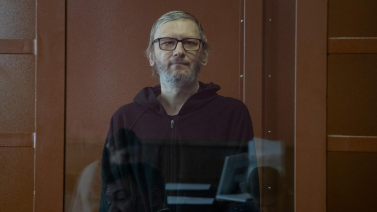 Четыре экспертизы были проведены для обвинения невролога в “дискредитации армии” в его постах VK. Теперь просят признать их недопустимыми в качестве доказательств.