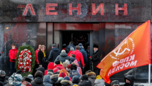 Тюменским коммунистам было запрещено распространять газету с изображением Ленина – из-за запрета использования умерших людей в агитации.