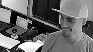 Россиянин убил троих в тире в Черногории, сбежал, затем застрелился при задержании. В городе объявлен траур, начало учебного года перенесено.