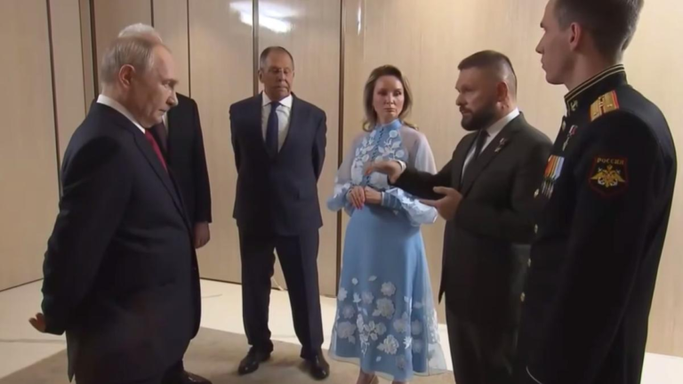 Путин одобрил предложение привлечь к противовоздушной обороне в регионах добровольцев с категорией “Д” – “абсолютно негодных к службе”.