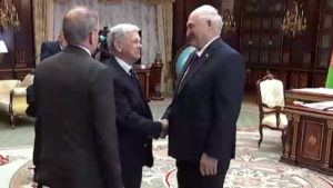 Через неделю после встречи с посланником Трампа Коулом, Лукашенко освободил еще 15 заключенных, включая 10 женщин. Их имена неизвестны.