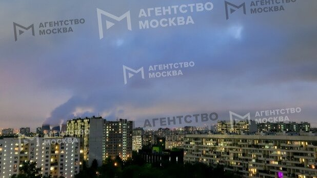 «Самая масштабная» атака на Москву и Подмосковье: два человека погибли, 20 ранены, горит столичный НПЗ в Капотне, пострадали жилые дома.
