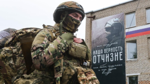 Присоединяйтесь, товарищ солдат, присоединяйтесь. Как устроена реклама заключения контрактов на рекрутинговых постерах.