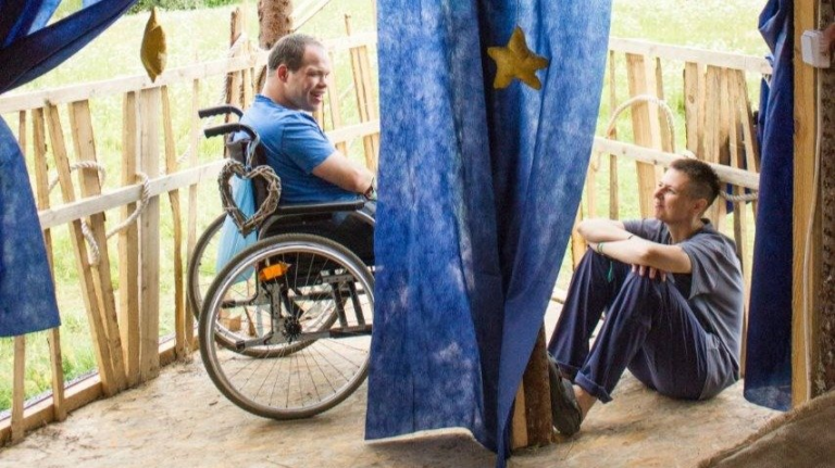 Детский и взрослый центры для людей с тяжелой инвалидностью в Петербурге закрывают из-за высоких налогов.