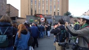 Выборы: как избиратели в Казахстане решают, за кого голосовать