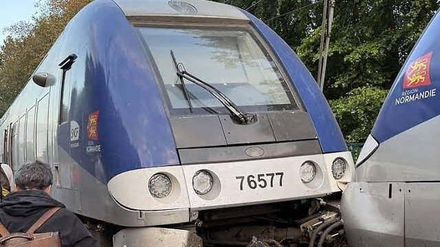 На территории Франции был брошен кусок рельса на путь поезда: пострадало 44 человека. Полиция рассматривает версию “умышленного преступления”.