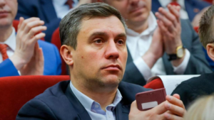 ЦИК окончательно исключил из списка кандидатов от КПРФ и блогера-миллионера Николая Бондаренко для выборов в Госдуму. Причиной послужил пост с фотографией Навального.