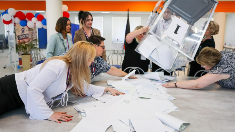 Просто выполняй инструкции. Не усложняй задачу для комиссии. Выборы сквозь призму члена УИК.