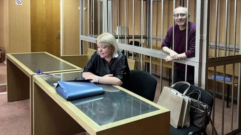 Историку русской кухни Павлу Сюткину дали 6 лет тюрьмы по делу о военных “фейках”. Прокуратура просила срок в 8 лет.