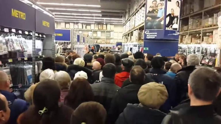 После Ашана, “Лемана Про” и Nestle Путин передал во временное управление российскую «дочку» гипермаркетов Metro. Новый владелец миллиардных активов – микрокомпания с уставным капиталом 10 тысяч рублей.