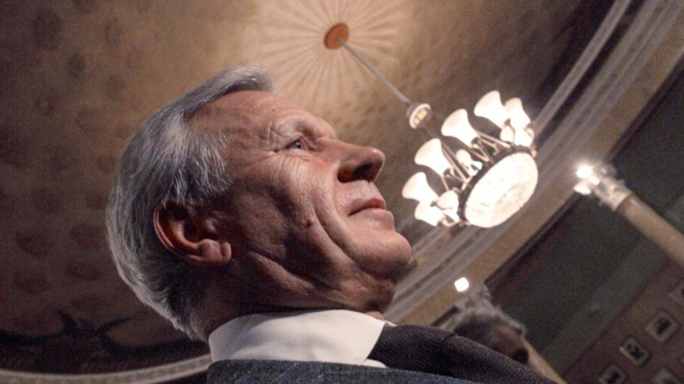 Непоколебимый стержень. В июне исполнилось 85 лет Вячеславу Колоскову, который руководил нашим футболом четверть века.