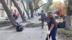 Четыре человека погибли в результате нападения беспилотного летательного аппарата на Новороссийск. Среди погибших был ребенок.