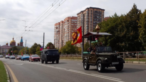 На день города в Краснодаре организовали автопробег, несмотря на недостаток бензина.
