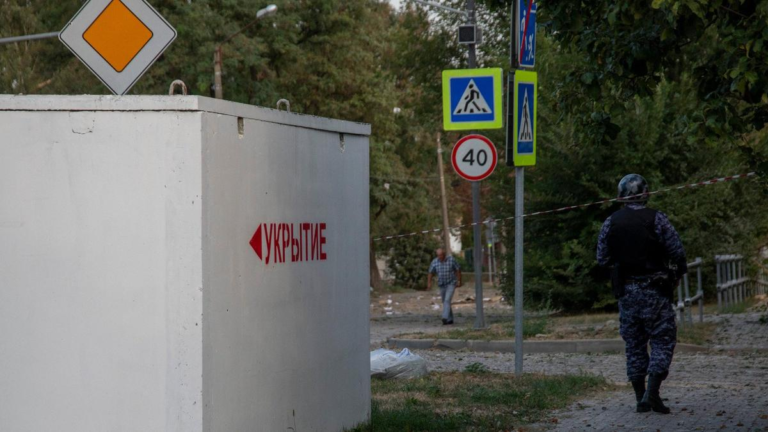 “Мы сразу готовились к худшему сценарию”. В Белгороде дроны пролетают почти каждый день. Но жители признаются, что даже они не готовы ко всему.