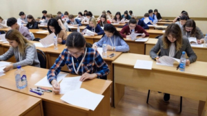 Министерство образования резко сократило количество олимпиад, которые дают преимущественное право на поступление в вузы в 2027 году. Какие олимпиады были урезаны – пока не известно.