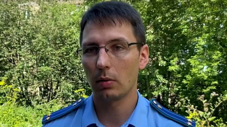 Прокуратура в Нижнем Тагиле предложила прекратить выплаты вербовщикам на военную службу по контракту из-за использования этой схемы преступными группировками. Однако этот инициативу не поддержали.