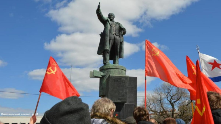 Петербургские власти предложили сократить количество мест для легальных митингов с восьми до двух. Инициативу они объяснили расходами, которые «необходимо нести городу».