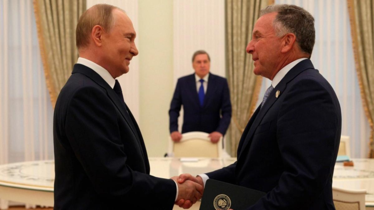 Путин и Уиткофф объявили об освобождении Стивена Хаббарда, осужденного в России. США получат первый танкер с российским дизельным топливом.