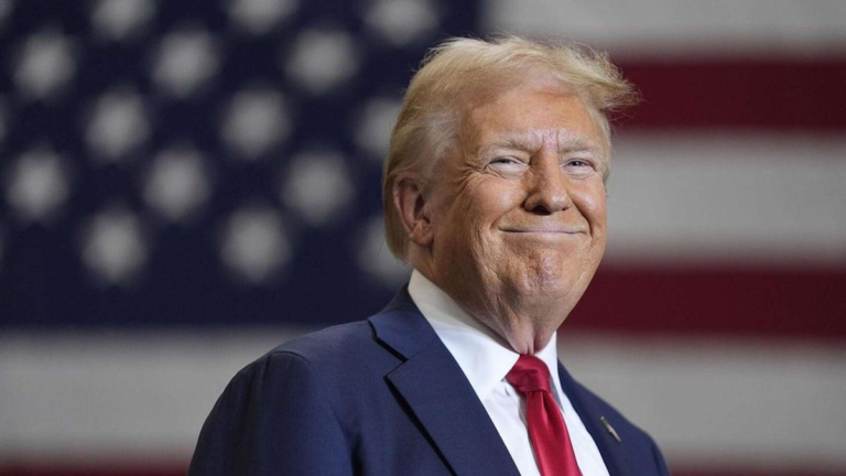 Трамп временно заморозил недавно принятый закон о “адских санкциях” против России после заключения дизельной сделки с Путиным.