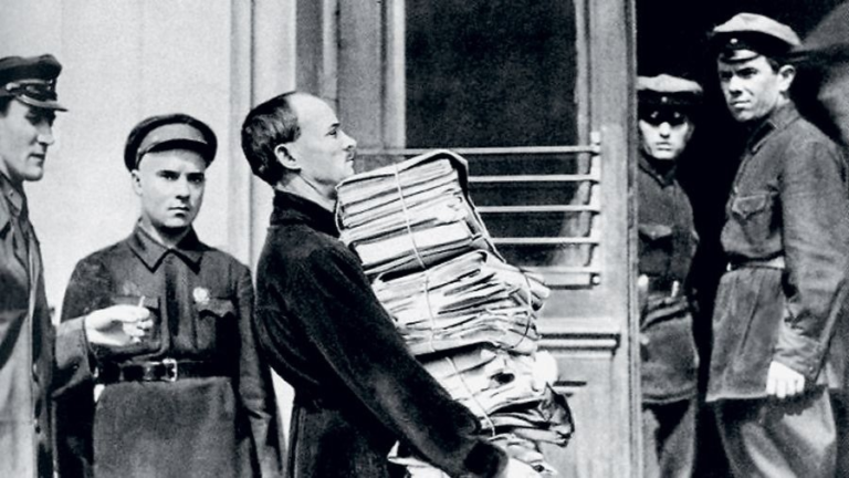 “Под его давлением брызнула кровь”. Исполняется 100 лет УК РСФСР, который стал легализацией и оправданием невиданного до этого государственного террора.