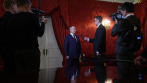 Путин заявил, что “неуместно говорить о каких-то территориальных потерях” для Украины, и что контакты с Украиной и США возобновляются. Москва готова обсуждать архитектуру всей европейской безопасности.